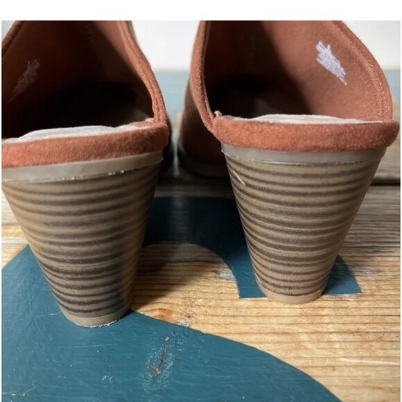 2 PAIRS of Old Navy Faux Suede Mules - 1 Black and 1 Brown - SZ: 8 - EUC - Picture 7 of 9